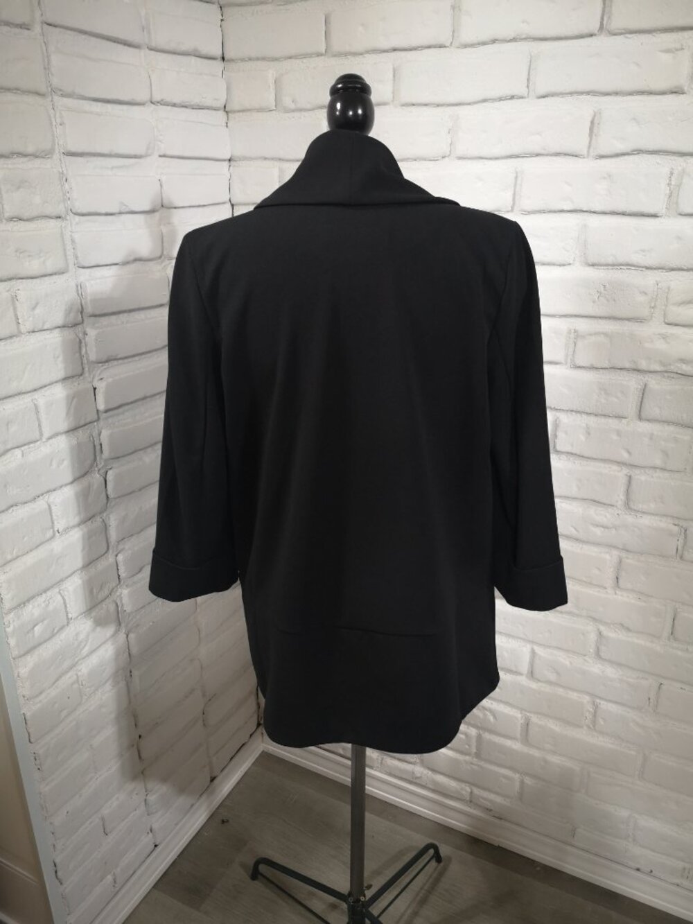 Ricki's Ladies Size Large Black 3/4 Sleeves w/ Cuffs Rounded Front Open Blazer - Picture 2 of 11